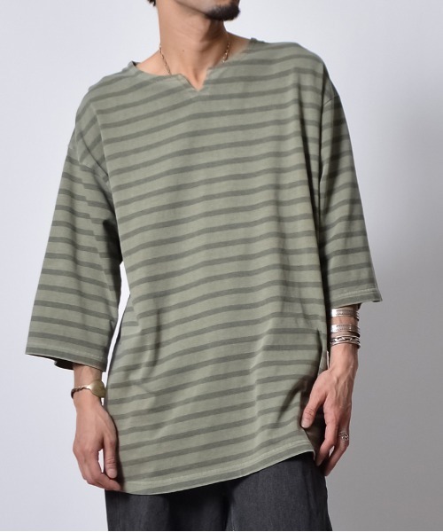 DOUBLE STEAL(ダブルスティール)の「DSピグメントオーバーダイボーダーキーネックTシャツ(Tシャツ/カットソー・メンズ・ブラック/オリーブ/ベージュ・LARGE/MEDIUM/SMALL)」の17枚目の写真