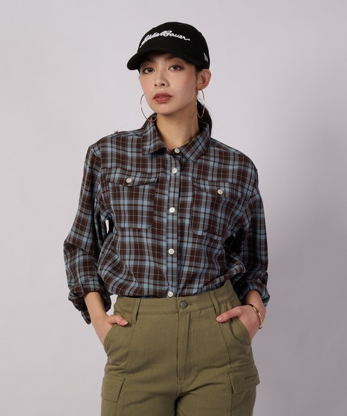 Eddie Bauer（エディーバウアー）の「クラシック チェック 長袖シャツ（シャツ/ブラウス・レディース・ベージュ系/ダークグリーン系/ブルー系・S/M/L/XL）」の3枚目の写真