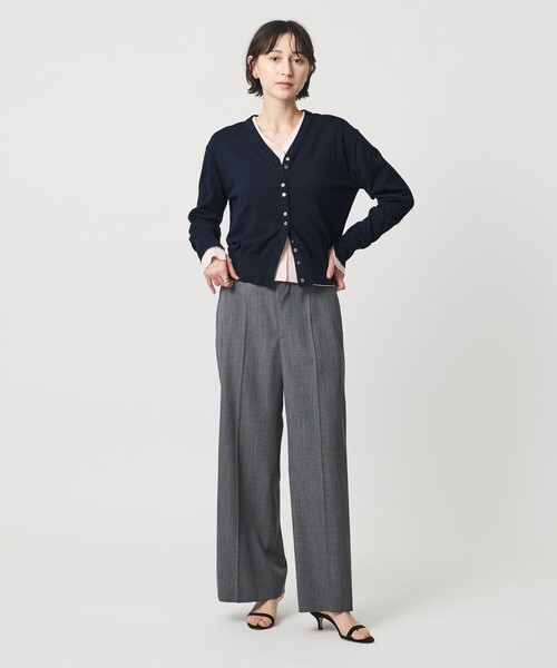UNITED ARROWS(ユナイテッドアローズ)の「Vネック カーディガン(カーディガン/ボレロ・レディース・ネイビー/ライトピンク・FREE)」の6枚目の写真