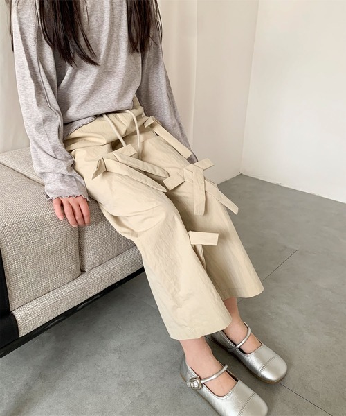 aimoha（アイモハ）の「【aimoha-KIDS-】キッズ　フロントリボンワイドパンツ（カーゴパンツ・キッズ・カーキ/オフホワイト・150/140/130/120/110）」の3枚目の写真