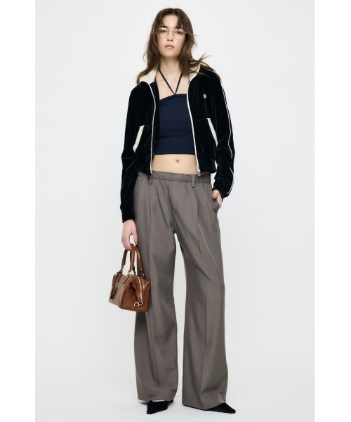 MOUSSY(マウジー)の「【26年SS新作】【セットアップ対応】VELOUR トラックジャケット(ジャージ・レディース・アイボリー/ブラック/ブラウン・FREE)」の5枚目の写真