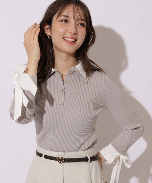 Apuweiser-riche（アプワイザーリッシェ）の「袖リボンスキッパーリブニット（ニット/セーター・レディース・グレイッシュベージュ/ネイビー・2）」の2枚目の写真