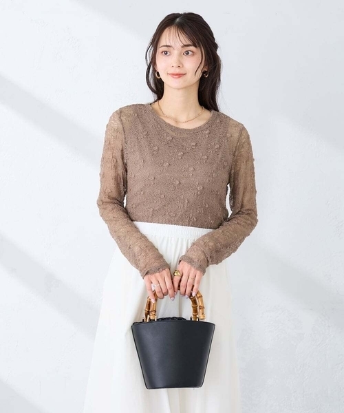 a.v.v(アーヴェヴェ)の「ストレッチレーストップス(Tシャツ/カットソー・レディース・アイボリー/モカ・38/40)」の3枚目の写真