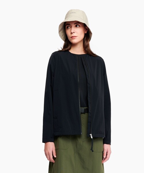 AIGLE（エーグル）の「軽量 UVカット 撥水 ストレッチノーカラージャケット RP（ノーカラージャケット・レディース・モスグリーン/ベージュ/ブラック・36/34/44/40/42/38）」の22枚目の写真