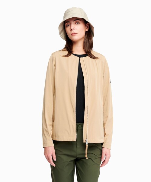 AIGLE（エーグル）の「軽量 UVカット 撥水 ストレッチノーカラージャケット RP（ノーカラージャケット・レディース・モスグリーン/ベージュ/ブラック・36/34/44/40/42/38）」の4枚目の写真