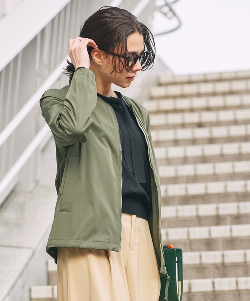 AIGLE（エーグル）の「軽量 UVカット 撥水 ストレッチノーカラージャケット RP（ノーカラージャケット・レディース・モスグリーン/ベージュ/ブラック・36/34/44/40/42/38）」の15枚目の写真