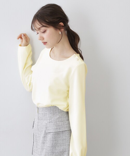 index（インデックス）の「肩ボタンボートネックトップス【洗濯機OK】（Tシャツ/カットソー・レディース・ネイビー/オフホワイト/ライトイエロー系・42/40/38/36）」の8枚目の写真