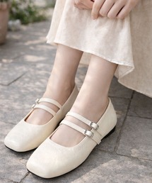 甘すぎない大人可愛い足元 ダブルストラップスクエアトゥパンプス