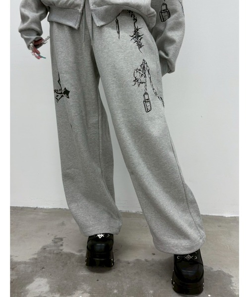 ARULE(アルール)の「A'GEM/9 × .kom 『ARULE/アルール』Chain Cross Graphic Sweatpants /チェーンクロスグラフィックスエットパンツ(スウェットパンツ・レディース・グレー/ブラック・FREE)」の3枚目の写真