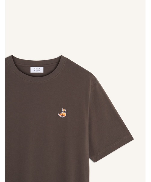 Maison Kitsune（メゾンキツネ）の「DREAMING FOX COMFORT TEE-SHIRT（Tシャツ/カットソー・メンズ・ダークブラウン系/ホワイト・XS/S/M/L/XL/XXS）」の11枚目の写真