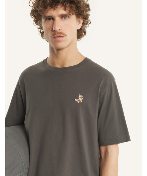 Maison Kitsune（メゾンキツネ）の「DREAMING FOX COMFORT TEE-SHIRT（Tシャツ/カットソー・メンズ・ダークブラウン系/ホワイト・XS/S/M/L/XL/XXS）」の14枚目の写真