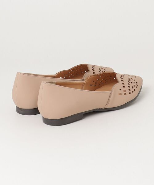 lus.(ラスドット)の「lus. ポインテッドトゥ カットワークパンプス(パンプス・レディース・ブラック/グレイッシュベージュ・S/L/LL/M)」の3枚目の写真