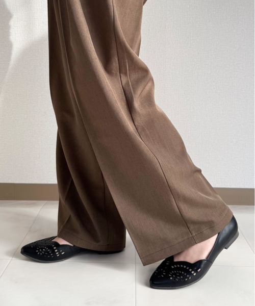 lus.(ラスドット)の「lus. ポインテッドトゥ カットワークパンプス(パンプス・レディース・ブラック/グレイッシュベージュ・S/L/LL/M)」の10枚目の写真