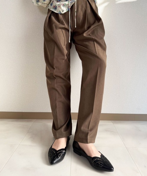 lus.(ラスドット)の「lus. ポインテッドトゥ カットワークパンプス(パンプス・レディース・ブラック/グレイッシュベージュ・S/L/LL/M)」の11枚目の写真
