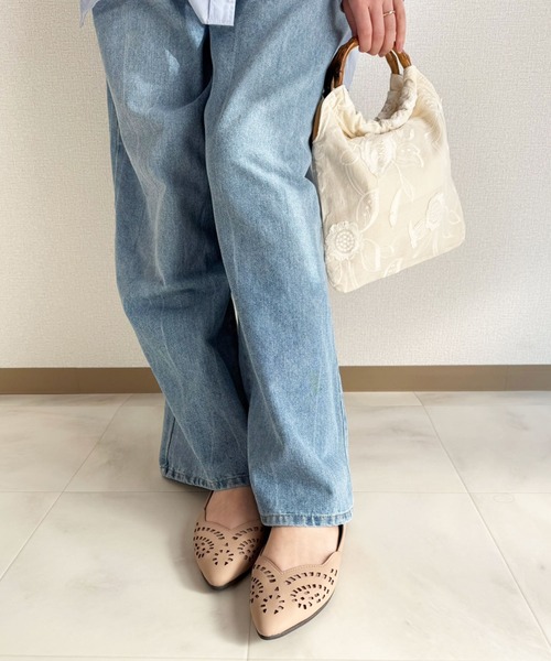 lus.(ラスドット)の「lus. ポインテッドトゥ カットワークパンプス(パンプス・レディース・ブラック/グレイッシュベージュ・S/L/LL/M)」の16枚目の写真