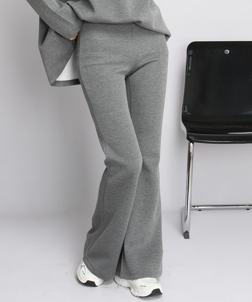 by LEGNA(バイレグナ)の「【選べる丈感】ダンボールニットフレアレギンス(その他パンツ・レディース・ピンク/グレー/アイボリー/グレイッシュベージュ/ブラック/ダークグレー・XL-Regular/L-Regular/M-Long/M-Regular/L-Short/M-Short/XL-Long/L-Long)」の1枚目の写真