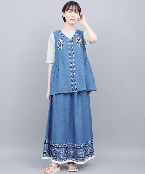 チチカカ(チチカカ)の「Shanti Shanti デニム刺繍スカート【WEB限定】(デニムスカート・レディース・ネイビー/ライトブルー・FREE)」の3枚目の写真