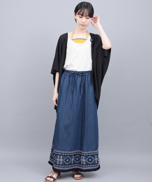 チチカカ(チチカカ)の「Shanti Shanti デニム刺繍スカート【WEB限定】(デニムスカート・レディース・ネイビー/ライトブルー・FREE)」の5枚目の写真