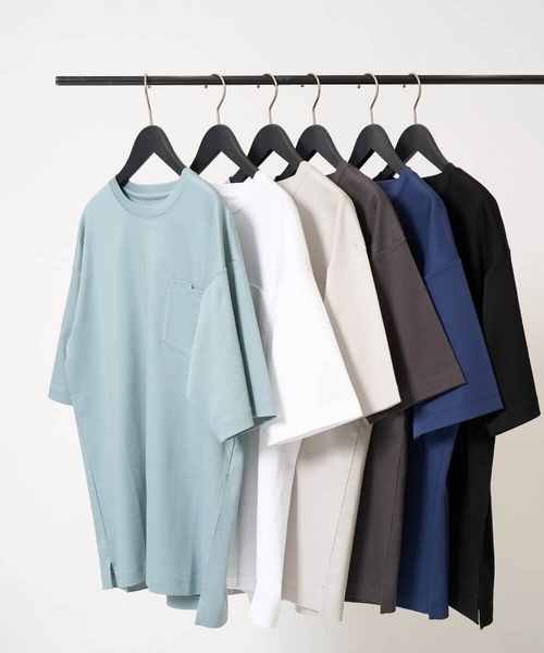 a.v.v(アーヴェヴェ)の「\累計28,000枚販売!/究極の無地T シルケットスムースシルエットカットソ ー【接触冷感 / UVカット/洗濯機で洗える/毛玉になりにくい】(Tシャツ/カットソー・メンズ・グリーン/ボルドー/ホワイト/ライトグレー/ミント/ブルー/ライトブラウン/チャコールグレー/ブラック/ピンク・44/48/50/46)」の1枚目の写真