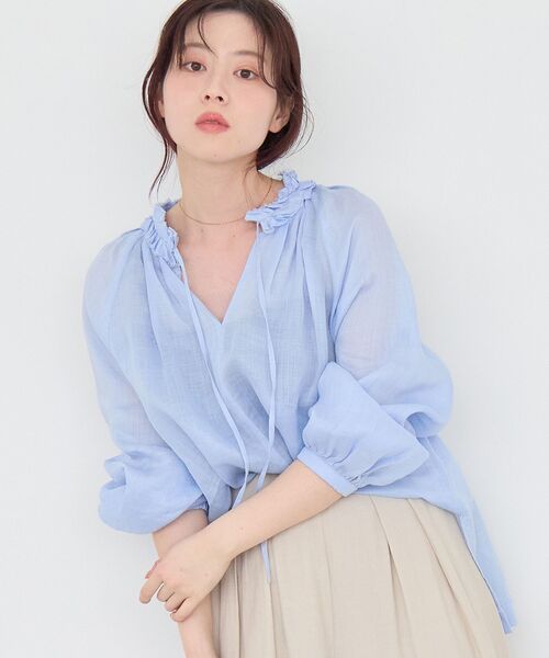 le.coeur blanc(ルクールブラン)の「ラミーカルゼフリルネックブラウス(シャツ/ブラウス・レディース・オレンジ/ダークブラウン/ライトブルー・38)」の1枚目の写真