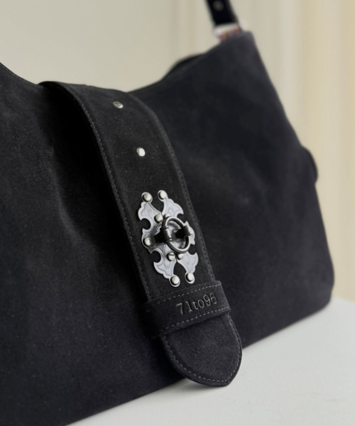 71TO96(チル ハナ トゥ グユク)の「ガバック , Seo-Ga Bag (ブラック)(ショルダーバッグ・レディース・ブラック・FREE)」の4枚目の写真