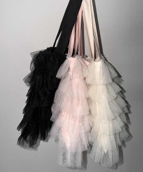 me+em select（ミームセレクト）の「【 3color ／ A4収納可 】チュールフリルスクエアトートバッグ ／ tulle frill square tote bag（トートバッグ・レディース・ブラック/アイボリー/ピンク・FREE）」の6枚目の写真