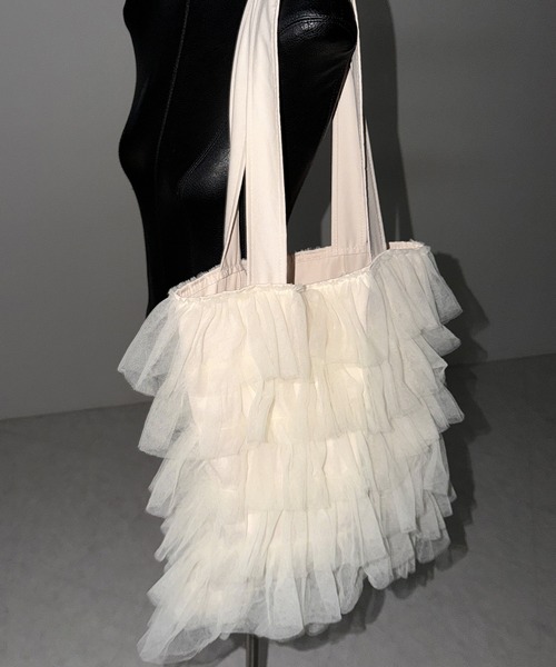 me+em select（ミームセレクト）の「【 3color ／ A4収納可 】チュールフリルスクエアトートバッグ ／ tulle frill square tote bag（トートバッグ・レディース・ブラック/アイボリー/ピンク・FREE）」の21枚目の写真