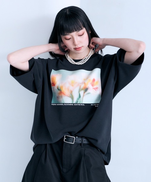 RAGEBLUE(レイジブルー)の「【LUXURY+EASY】DRAPE CREW NECK FLOWER PHOTO T-SHIRT/ラグイージーフラワーフォトTシャツ(Tシャツ/カットソー・メンズ・ホワイト/ブラック/ライトブルー/その他22・SMALL/LARGE/MEDIUM)」の3枚目の写真