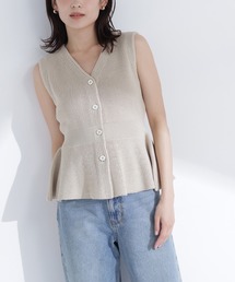 NATURAL BEAUTY BASIC（ナチュラルビューティーベーシック）の「メタルボタンペプラムニットジレ（ベスト）」