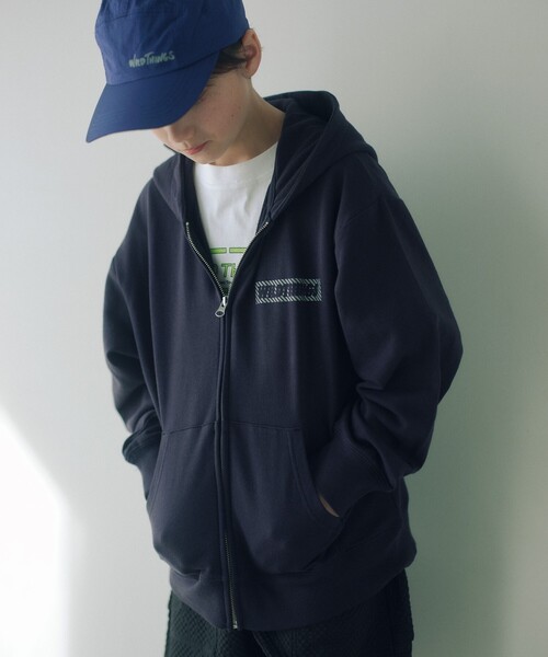 green label relaxing（グリーンレーベルリラクシング）の「【別注】＜WILD THINGS＞ パーカー / キッズ 140cm-160cm（パーカー・キッズ・グレー系/ネイビー・M(140-150cm)/L(160cm)）」の3枚目の写真