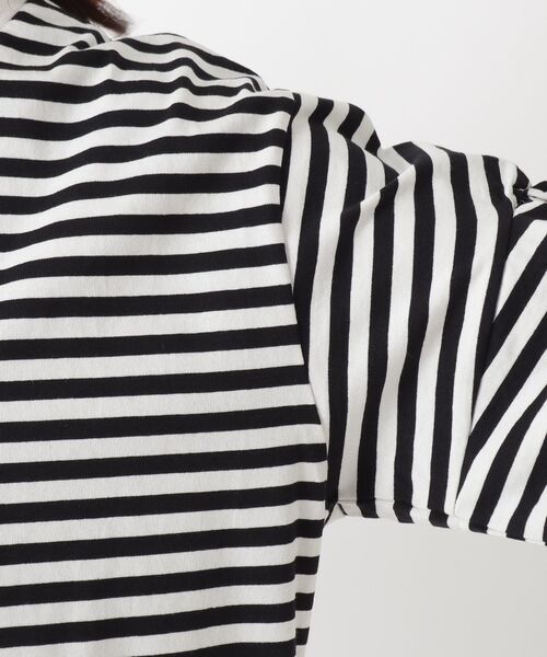 one'sterrace(ワンズテラス)の「ツイストスリーブ 長袖ボーダープルオーバー(Tシャツ/カットソー・レディース・ブラック系8/グレー系4/ブルー系その他7・02)」の7枚目の写真