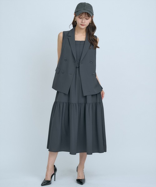 AND COUTURE(アンドクチュール)の「テーラードジレ×ティアードキャミワンピース(ワンピース・レディース・チャコールグレー/イエロー/ベージュ・FREE)」の21枚目の写真
