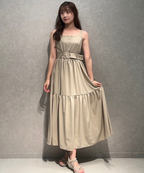 AND COUTURE(アンドクチュール)の「テーラードジレ×ティアードキャミワンピース(ワンピース・レディース・チャコールグレー/イエロー/ベージュ・FREE)」の6枚目の写真