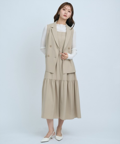 AND COUTURE(アンドクチュール)の「テーラードジレ×ティアードキャミワンピース(ワンピース・レディース・チャコールグレー/イエロー/ベージュ・FREE)」の7枚目の写真
