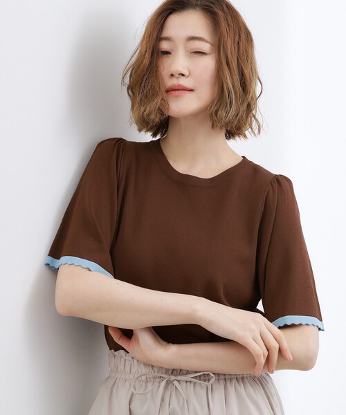 grove(グローブ)の「【シリーズ累計36万枚!名品ニット】やわらかドライタッチ スカラップスリーブニット(ニット/セーター・レディース・ブラック/オフホワイト/ダークグレー/ブラウン系その他/ブルーグリーン・02/03/04/05/01)」の4枚目の写真