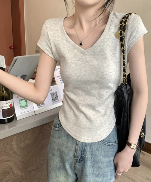 2ly2(トゥーリートゥー)の「VネックTシャツ 半袖 コンパクト ショート丈 ストレッチ サイドギャザー カットソー(Tシャツ/カットソー・レディース・ブラック/グレー/ホワイト・FREE)」の5枚目の写真