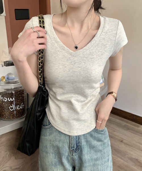 2ly2(トゥーリートゥー)の「VネックTシャツ 半袖 コンパクト ショート丈 ストレッチ サイドギャザー カットソー(Tシャツ/カットソー・レディース・ブラック/グレー/ホワイト・FREE)」の6枚目の写真