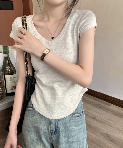 2ly2(トゥーリートゥー)の「VネックTシャツ 半袖 コンパクト ショート丈 ストレッチ サイドギャザー カットソー(Tシャツ/カットソー・レディース・ブラック/グレー/ホワイト・FREE)」の7枚目の写真