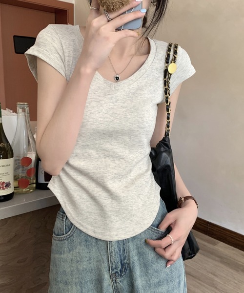 2ly2(トゥーリートゥー)の「VネックTシャツ 半袖 コンパクト ショート丈 ストレッチ サイドギャザー カットソー(Tシャツ/カットソー・レディース・ブラック/グレー/ホワイト・FREE)」の13枚目の写真