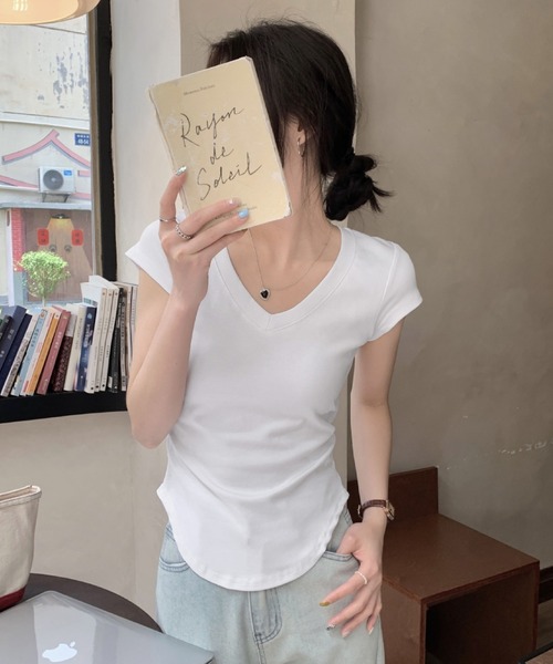 2ly2(トゥーリートゥー)の「VネックTシャツ 半袖 コンパクト ショート丈 ストレッチ サイドギャザー カットソー(Tシャツ/カットソー・レディース・ブラック/グレー/ホワイト・FREE)」の19枚目の写真
