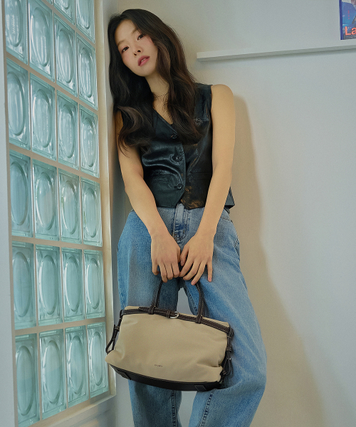 ORYANY(オリヤニ)の「ブリジット ナイロントートバッグ(ベージュ)(ショルダーバッグ・レディース・Beige・FREE)」の3枚目の写真