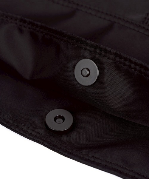 Never mind the XU / Chikashitsu+(ネバーマインド ザ エックスユー / チカシツプラス)の「【HAH ARCHIVE】Contour Shoulder Bag(Nylon) / 【ハーアーカイブ】コントゥアワンショルダーバッグ(ナイロン)(ショルダーバッグ・メンズ・ブラック・ONE SIZE)」の6枚目の写真