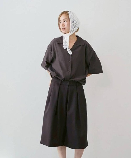 TODAYFUL（トゥデイフル）の「Silky Halfsleeve Shirts（シャツ/ブラウス・レディース・ダークブラウン/ブラック/ホワイト・FREE）」の5枚目の写真