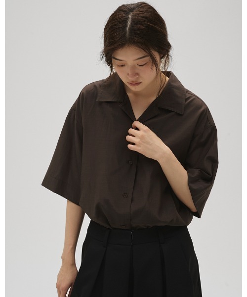 TODAYFUL（トゥデイフル）の「Silky Halfsleeve Shirts（シャツ/ブラウス・レディース・ダークブラウン/ブラック/ホワイト・FREE）」の6枚目の写真