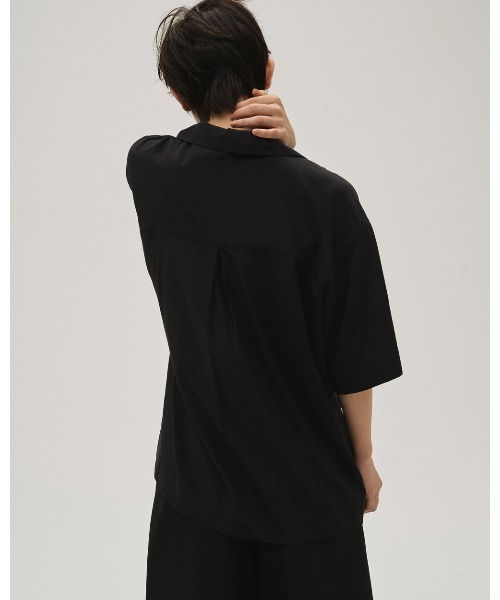TODAYFUL（トゥデイフル）の「Silky Halfsleeve Shirts（シャツ/ブラウス・レディース・ダークブラウン/ブラック/ホワイト・FREE）」の8枚目の写真