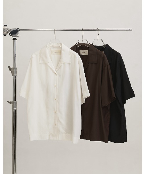 TODAYFUL（トゥデイフル）の「Silky Halfsleeve Shirts（シャツ/ブラウス・レディース・ダークブラウン/ブラック/ホワイト・FREE）」の12枚目の写真