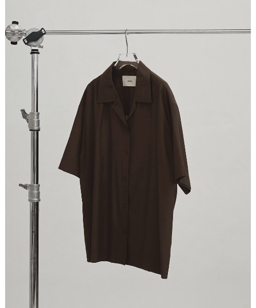 TODAYFUL（トゥデイフル）の「Silky Halfsleeve Shirts（シャツ/ブラウス・レディース・ダークブラウン/ブラック/ホワイト・FREE）」の16枚目の写真