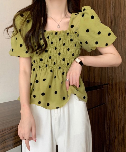 Miniministore(ミニミニストア)の「ドット柄シャーリングブラウス レディース(シャツ/ブラウス・レディース・イエロー×グリーン/アイボリー/ライトカーキ・FREE)」の1枚目の写真