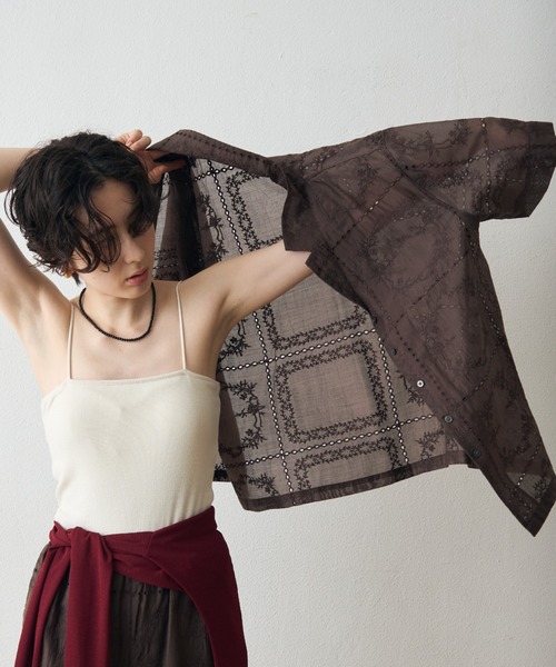 Trish(トリッシュ)の「パッチワーク風刺繍半袖シャツジャケット(シャツ/ブラウス・レディース・ブラウン/ホワイト・FREE)」の1枚目の写真