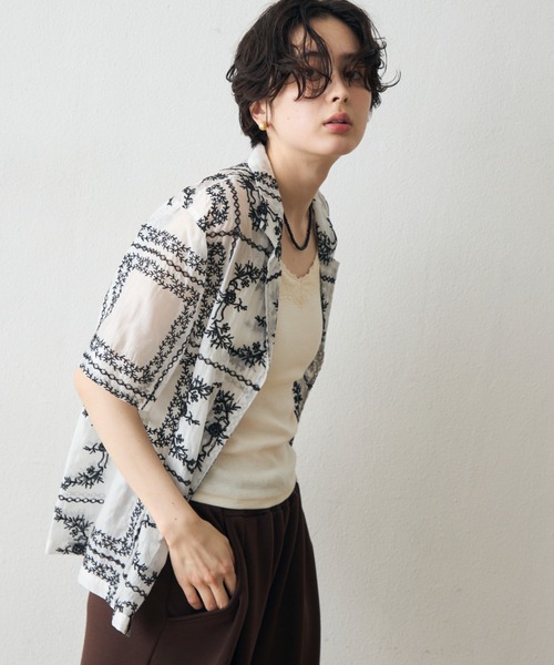 Trish(トリッシュ)の「パッチワーク風刺繍半袖シャツジャケット(シャツ/ブラウス・レディース・ブラウン/ホワイト・FREE)」の2枚目の写真